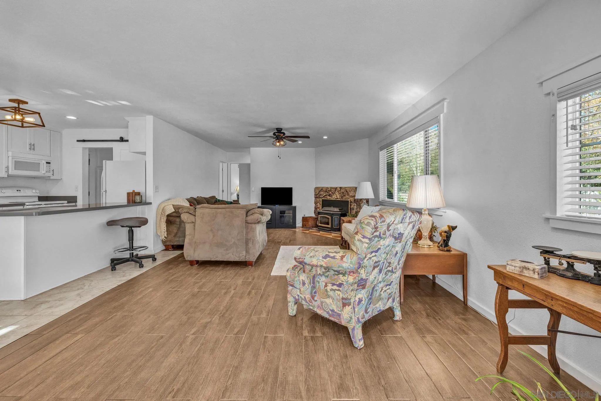 https://cdn.realtyfeed.com/cdn/127/250044154/bb5104d70f6c5d42676e1b0f54851492.webp