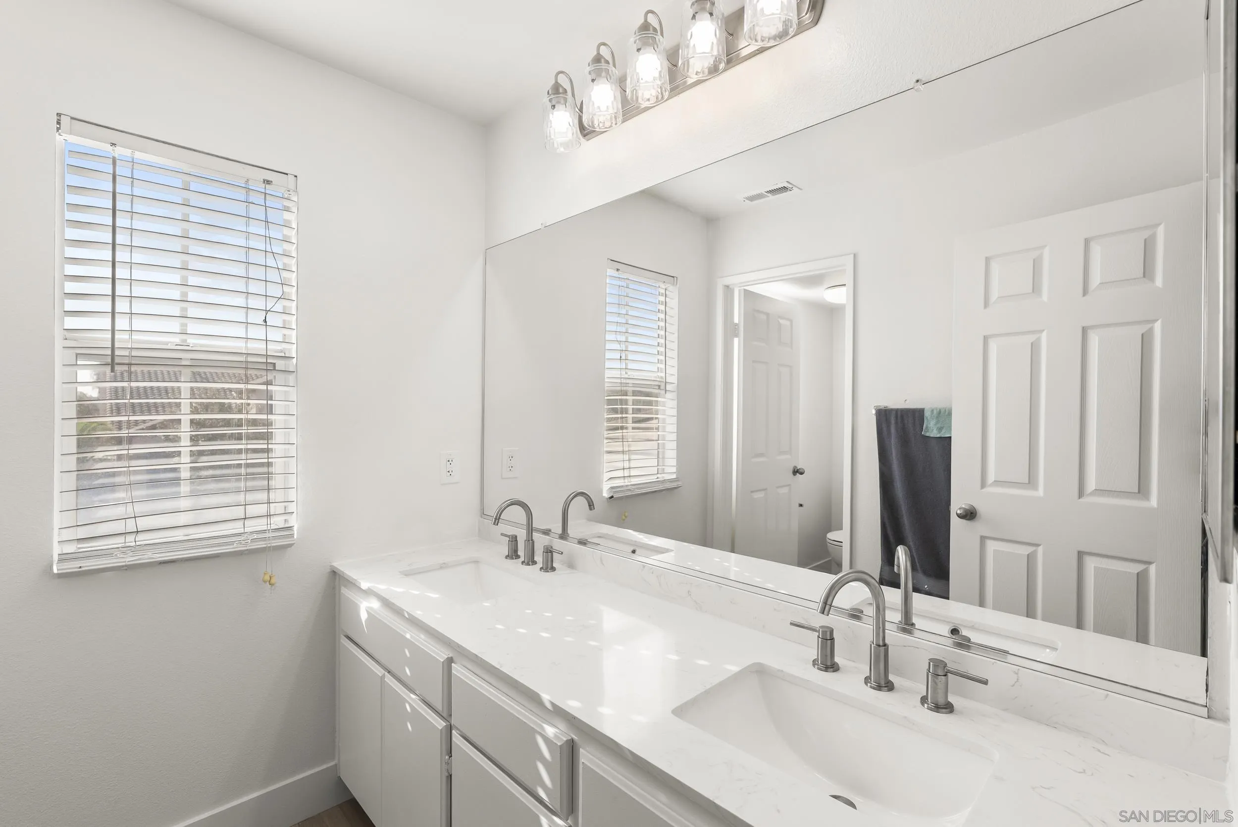 https://cdn.realtyfeed.com/cdn/127/250044155/3e03b190387f82e037397d9a1488c944.webp
