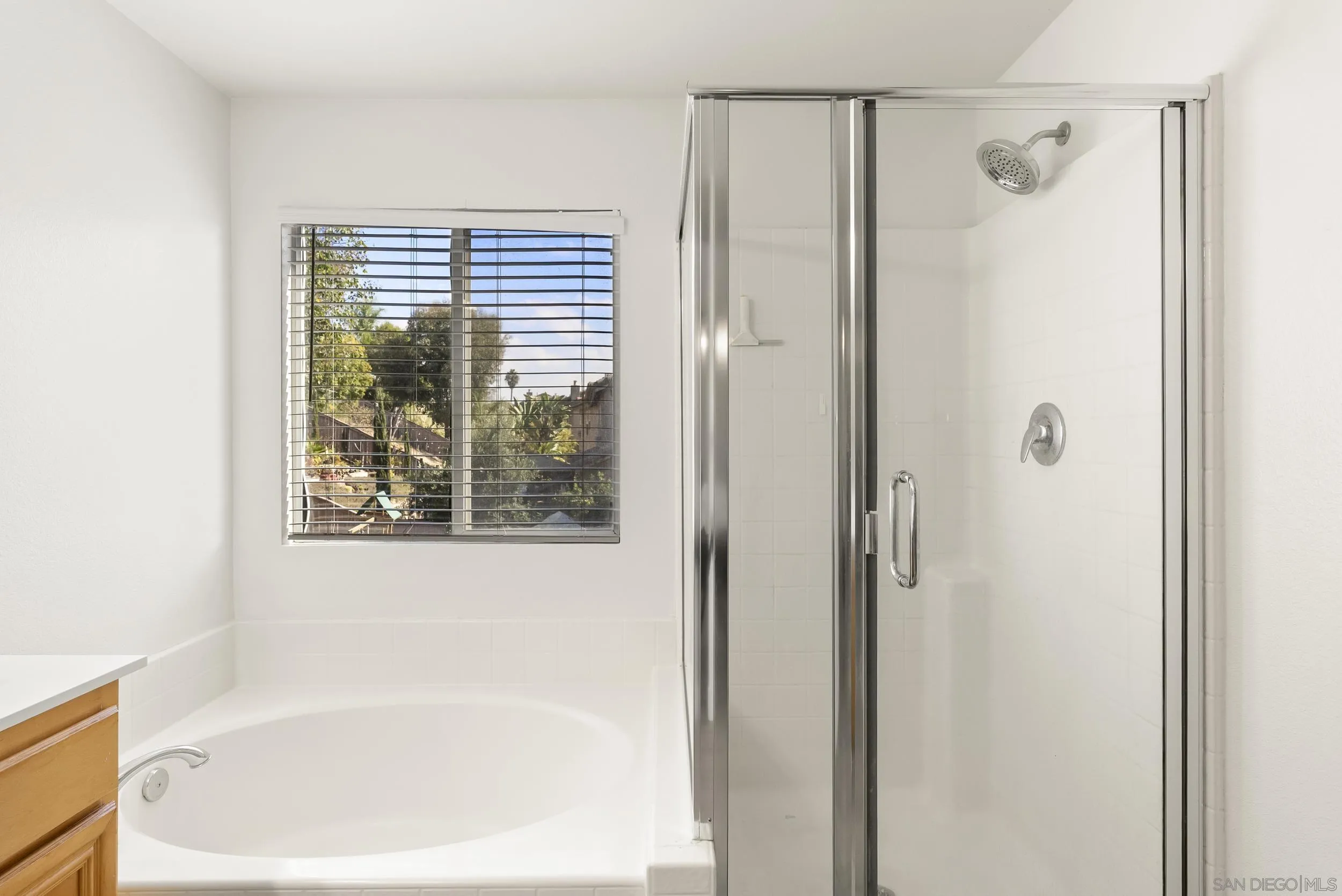 https://cdn.realtyfeed.com/cdn/127/250044155/b478101550335db431f6318d79b8379f.webp