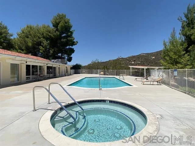https://cdn.realtyfeed.com/cdn/127/250044157/d281b85401c240eeade9f6a77890af9c.webp