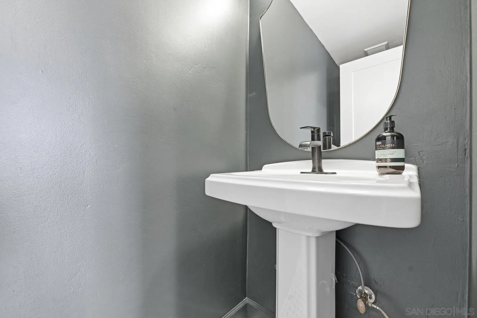 https://cdn.realtyfeed.com/cdn/127/250044163/8c7f244156aaa8f5e11d3101c73505c6.webp