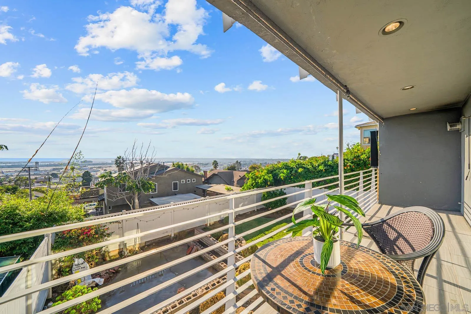 https://cdn.realtyfeed.com/cdn/127/250044165/7fce25483e6a444f09afeb17f5232535.webp