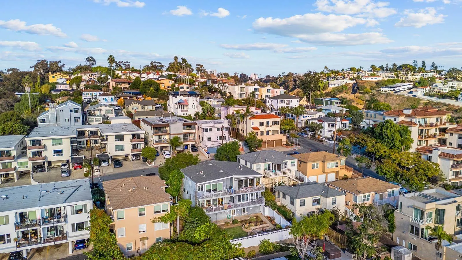 https://cdn.realtyfeed.com/cdn/127/250044165/98bc0441668d5431710ca2e03279687a.webp