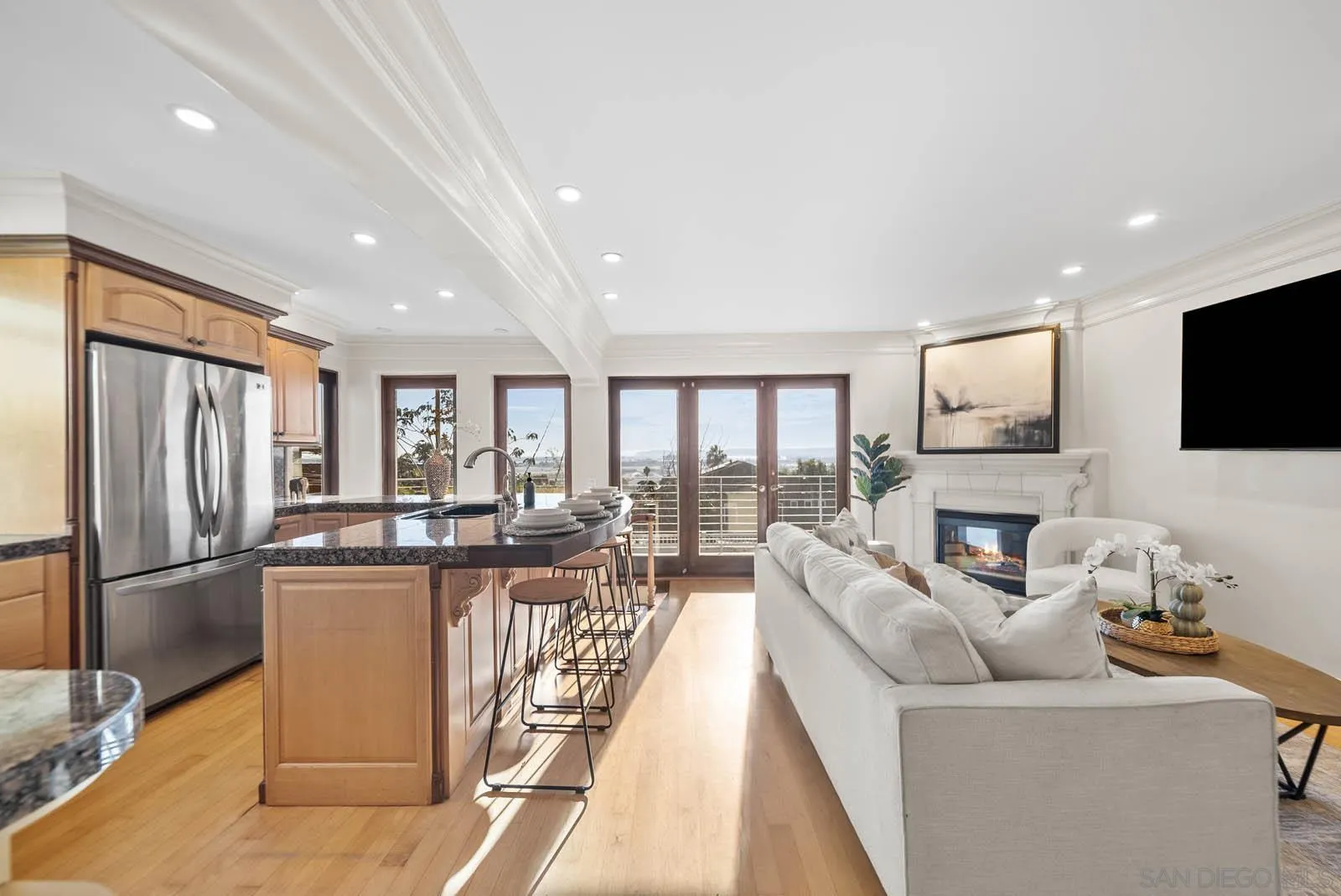 https://cdn.realtyfeed.com/cdn/127/250044165/ca4427a81970236550f589cb92ad4151.webp
