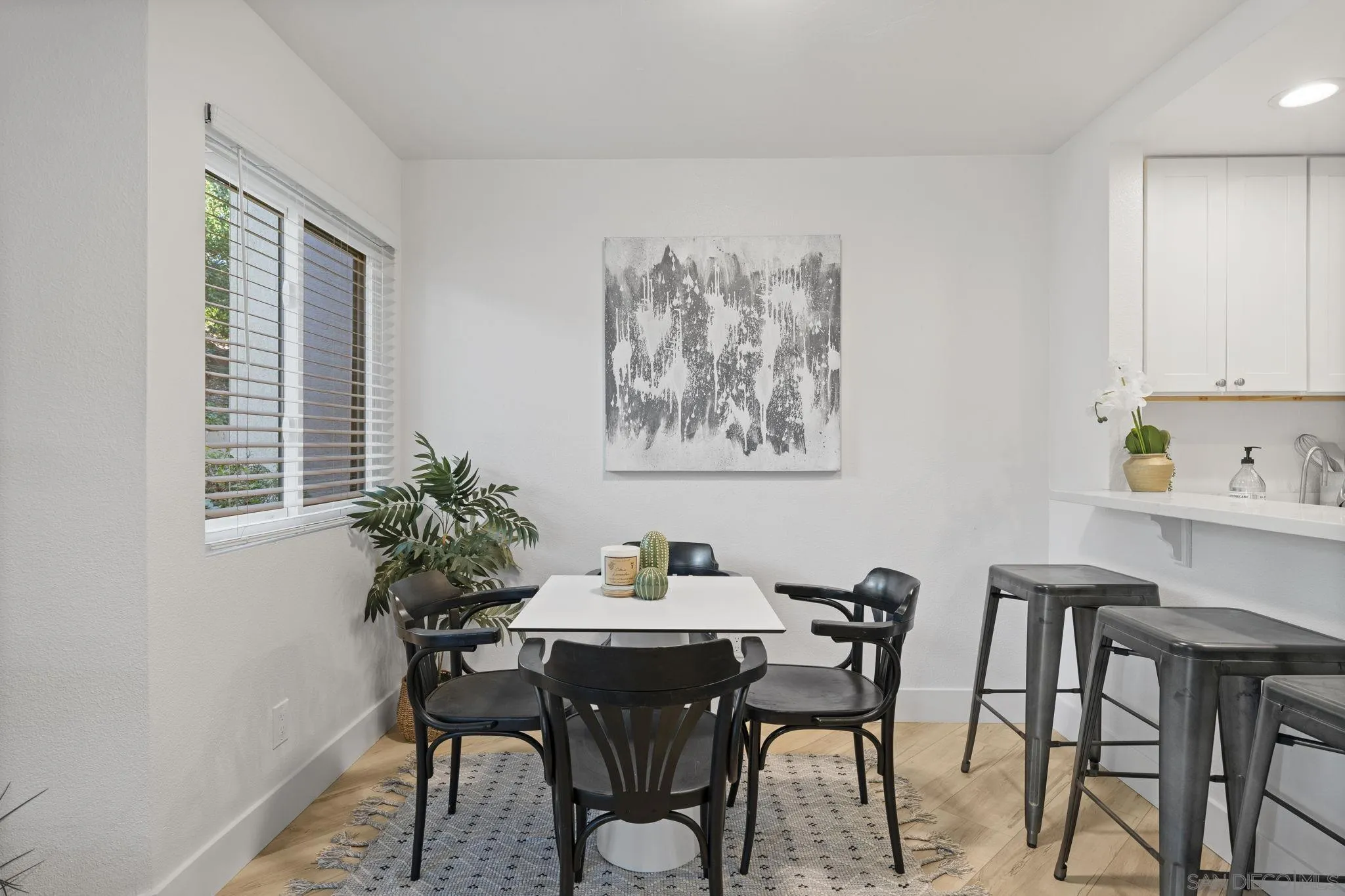 https://cdn.realtyfeed.com/cdn/127/250044169/6a5d40768aa44f981072b96f145753b4.webp