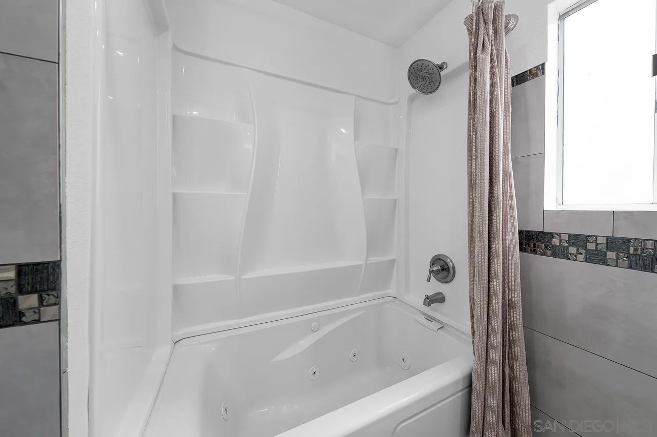 https://cdn.realtyfeed.com/cdn/127/250044189/51b68f075883a611af70c4f685557907.webp