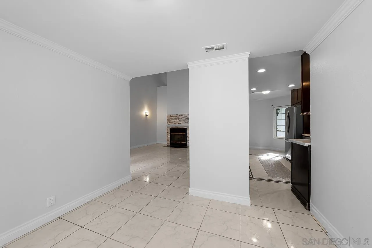 https://cdn.realtyfeed.com/cdn/127/250044189/ed6251a5d69b193229365c6ec1950577.webp