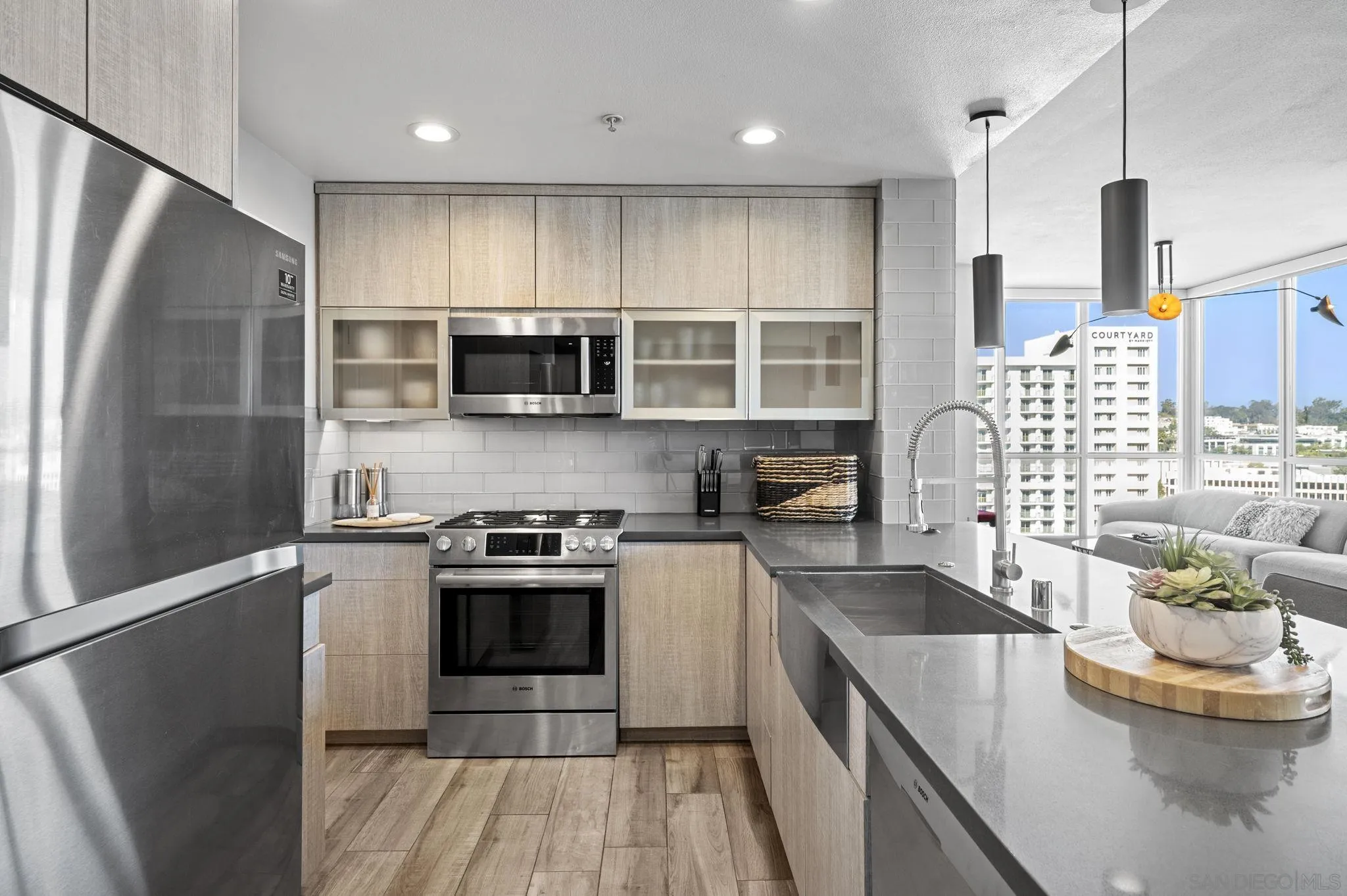 https://cdn.realtyfeed.com/cdn/127/250044219/38dbebe19286877700f75273274ca471.webp