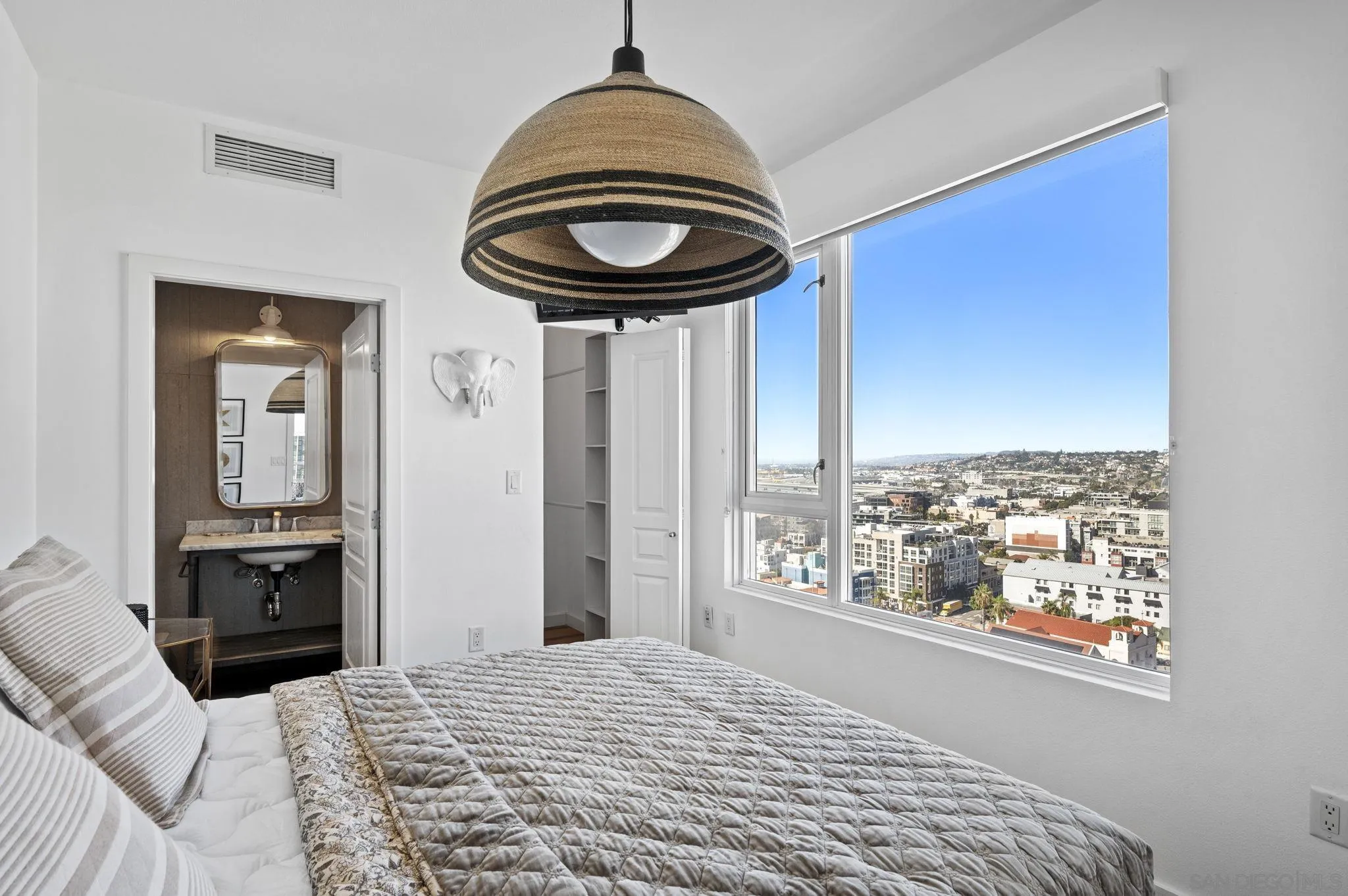 https://cdn.realtyfeed.com/cdn/127/250044219/530db62bec6226f3d5485e8bd6847543.webp
