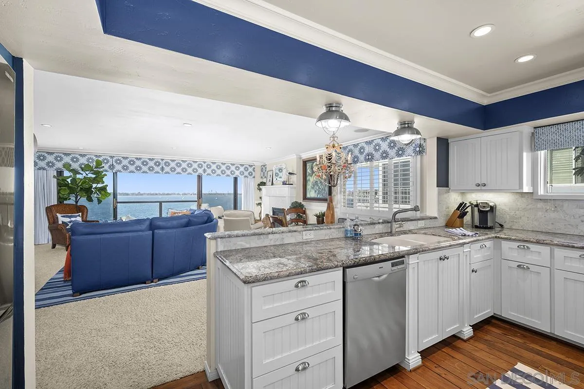 3828 Riviera Dr UNIT 2B, San Diego, CA, 92109