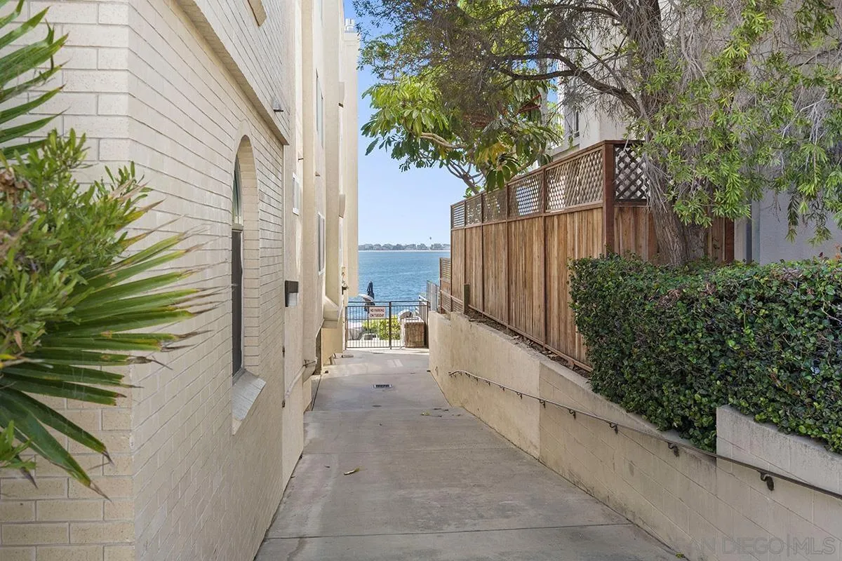 3828 Riviera Dr UNIT 2B, San Diego, CA, 92109
