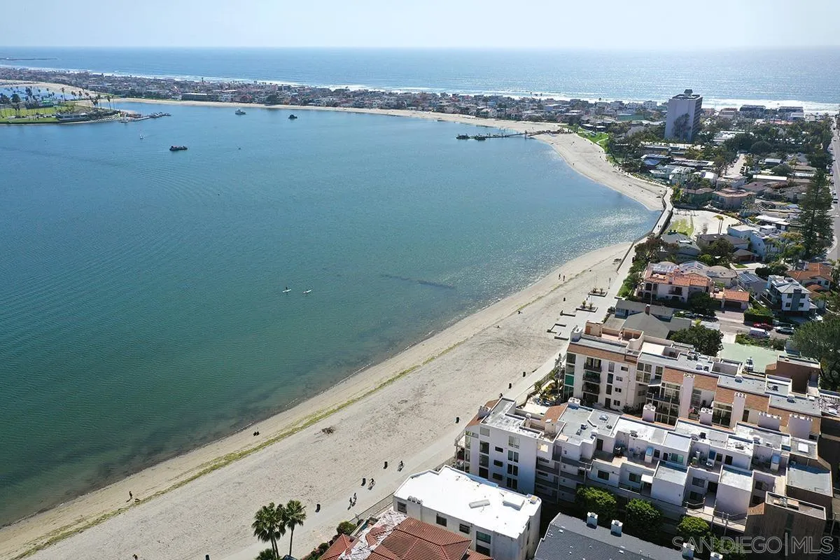 3828 Riviera Dr UNIT 2B, San Diego, CA, 92109