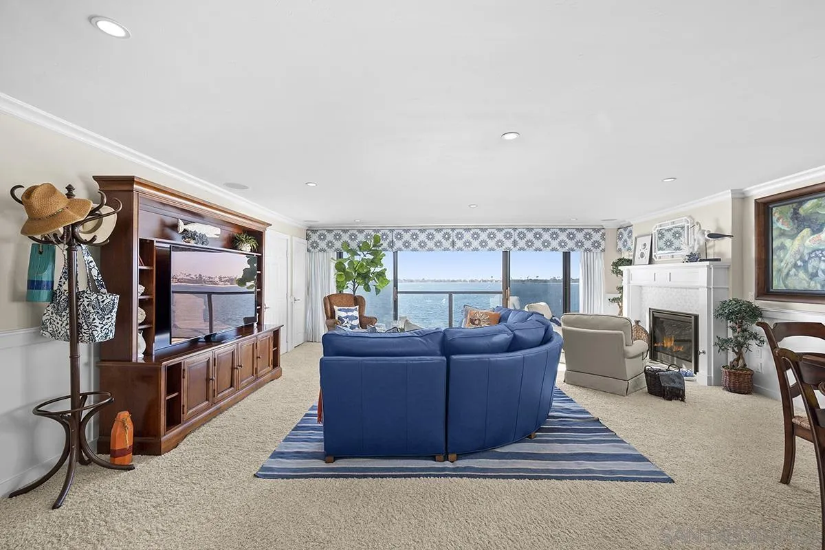 3828 Riviera Dr UNIT 2B, San Diego, CA, 92109