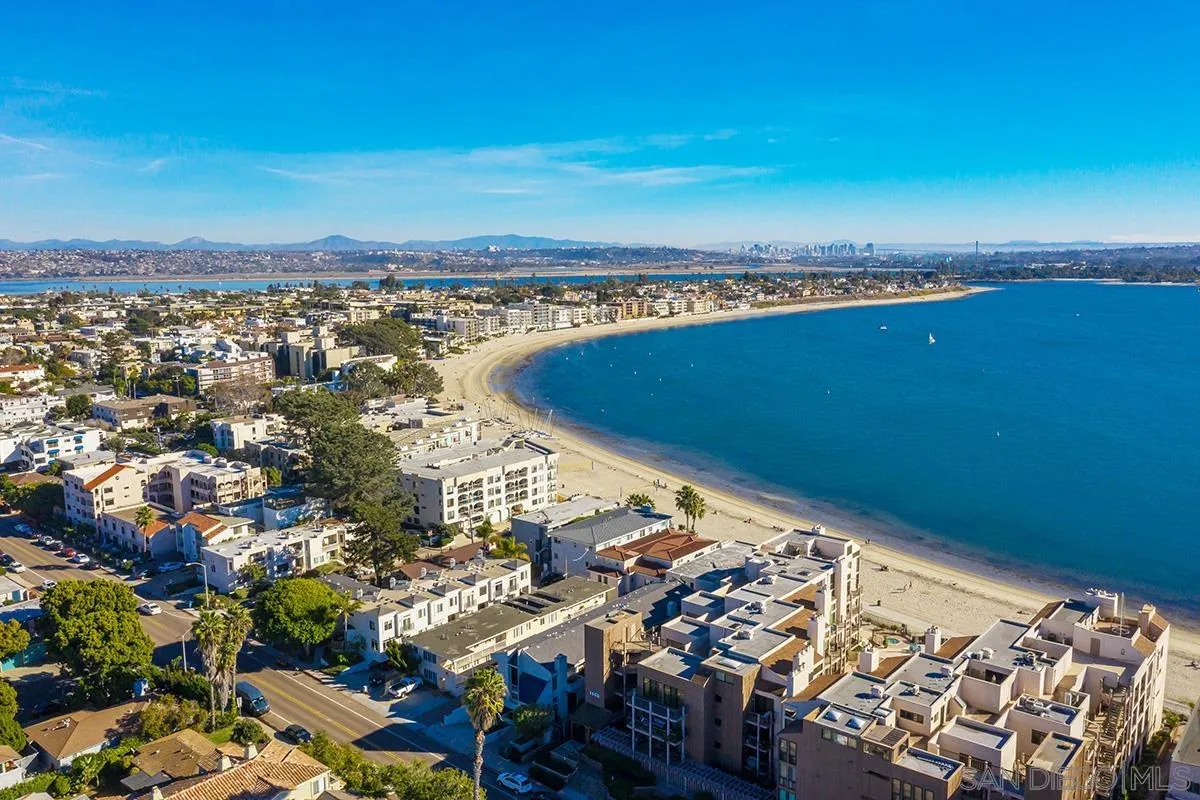 3828 Riviera Dr UNIT 2B, San Diego, CA, 92109