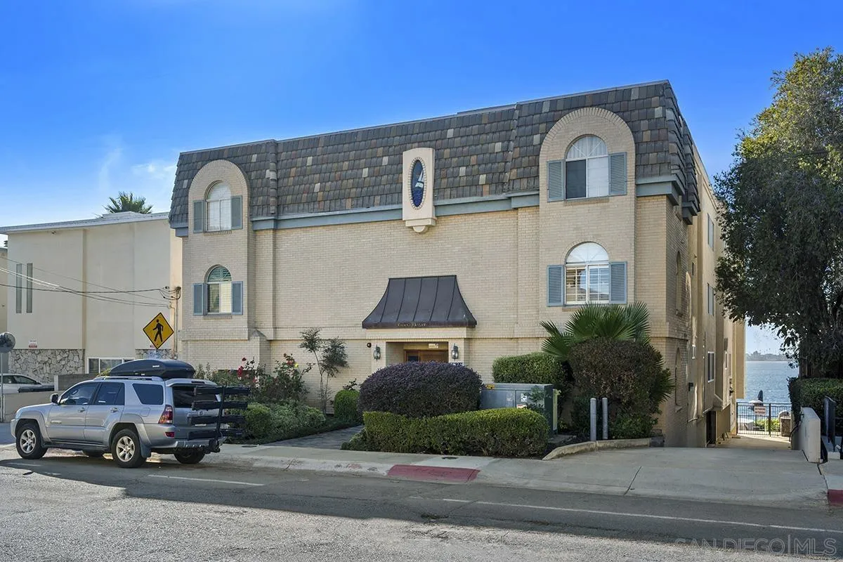 3828 Riviera Dr UNIT 2B, San Diego, CA, 92109