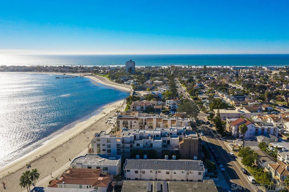 3828 Riviera Dr UNIT 2B, San Diego, CA, 92109
