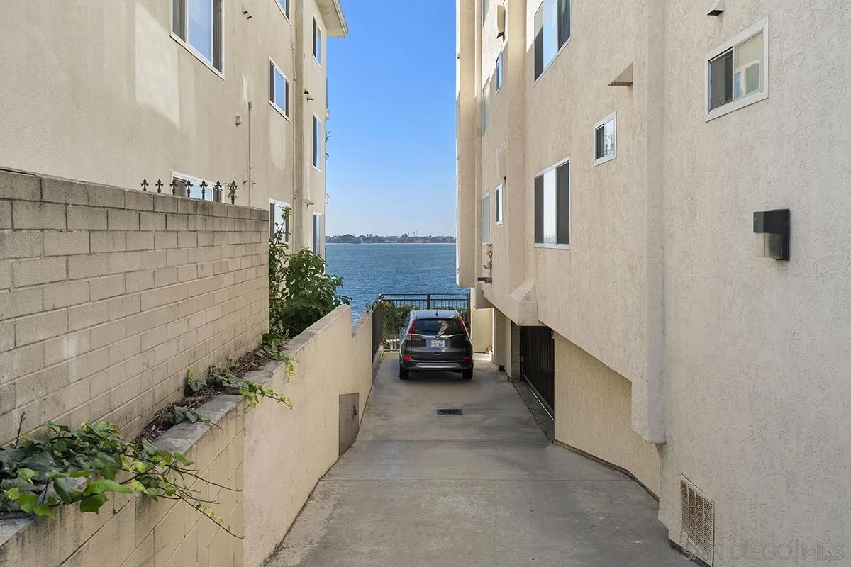 3828 Riviera Dr UNIT 2B, San Diego, CA, 92109