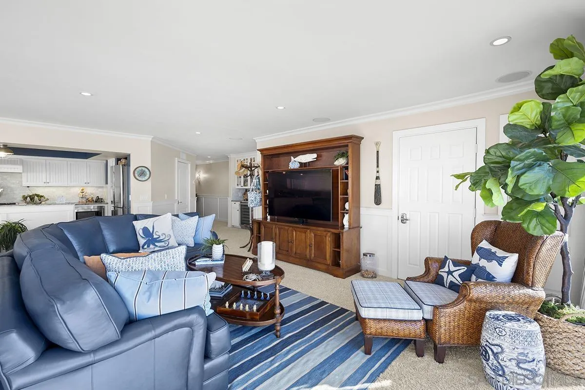 3828 Riviera Dr UNIT 2B, San Diego, CA, 92109