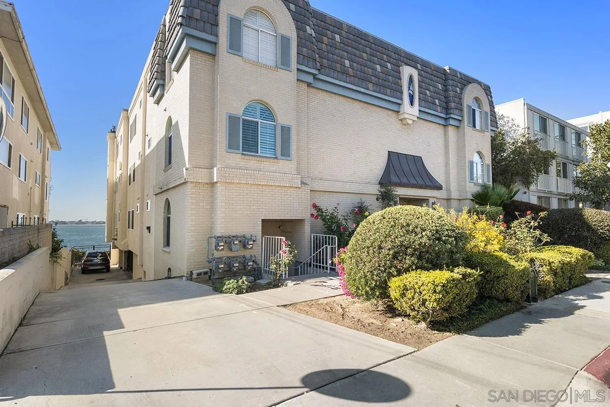 3828 Riviera Dr UNIT 2B, San Diego, CA, 92109