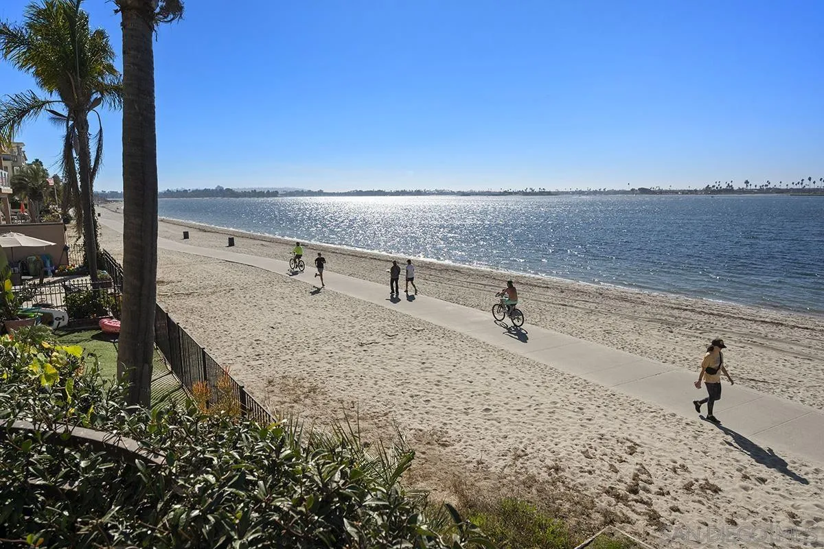 3828 Riviera Dr UNIT 2B, San Diego, CA, 92109