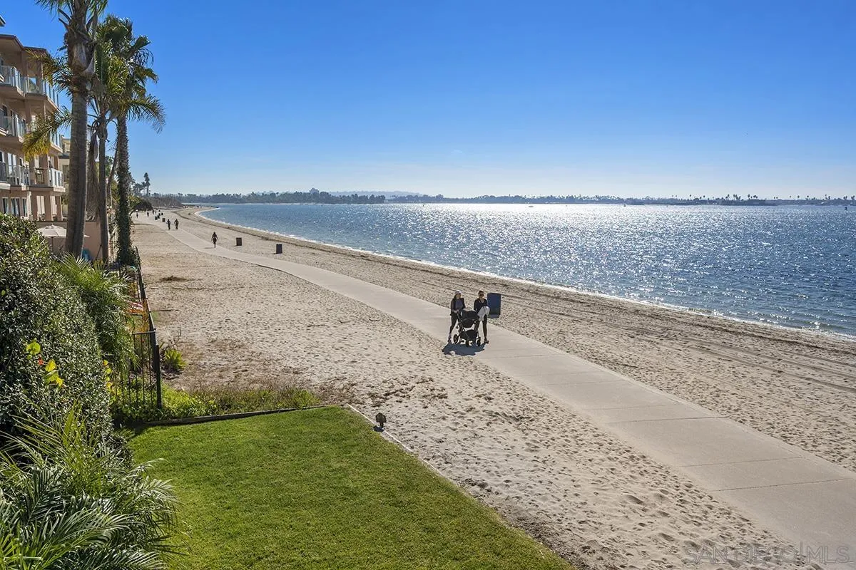 3828 Riviera Dr UNIT 2B, San Diego, CA, 92109