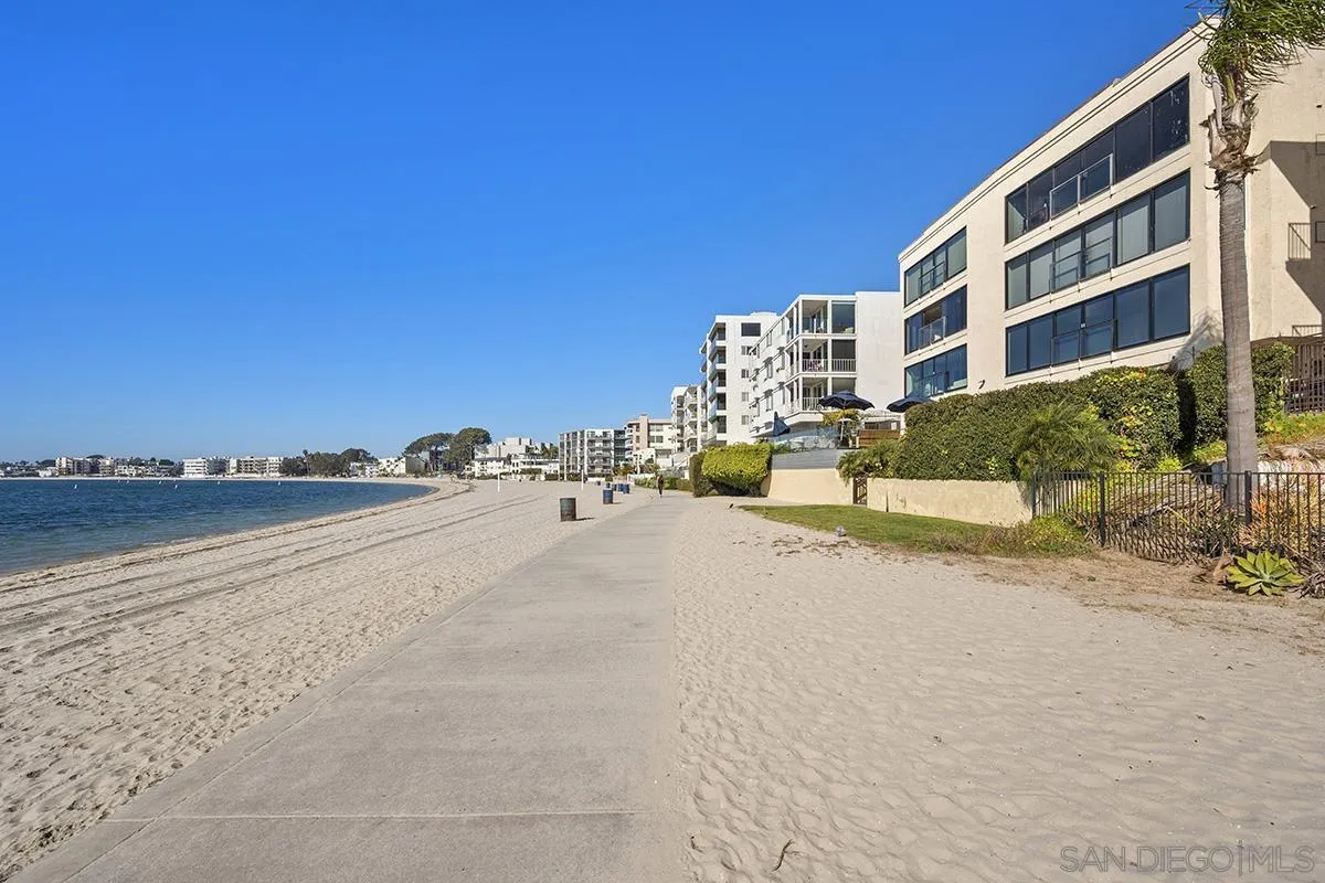 3828 Riviera Dr UNIT 2B, San Diego, CA, 92109