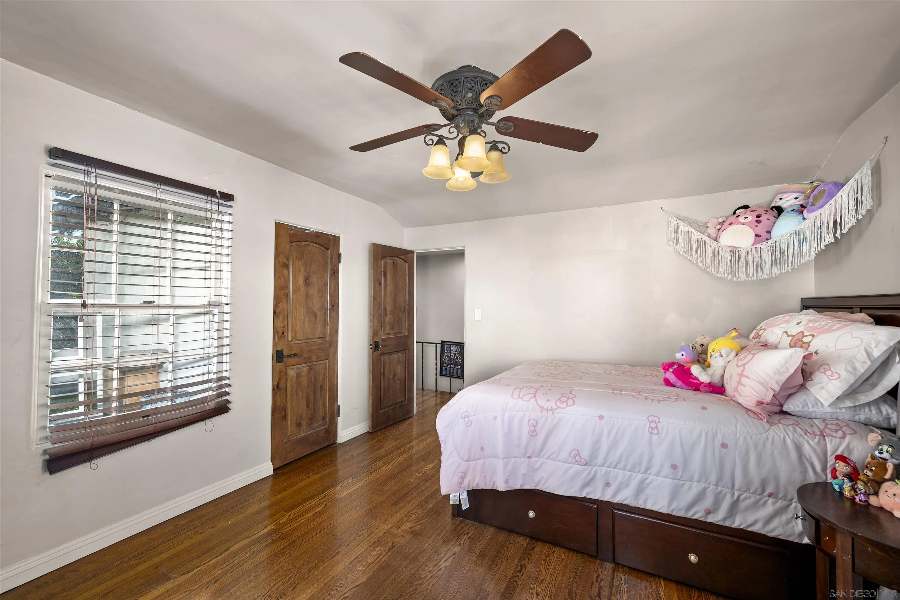 https://cdn.realtyfeed.com/cdn/127/250044260/1209fad142d81af20ada0d88e687138f.webp