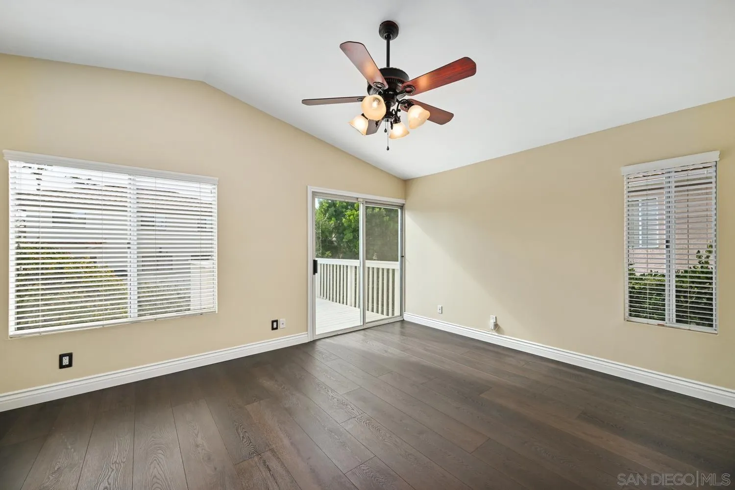 https://cdn.realtyfeed.com/cdn/127/250044295/9d87090541fe1567bff97225031f99c5.webp