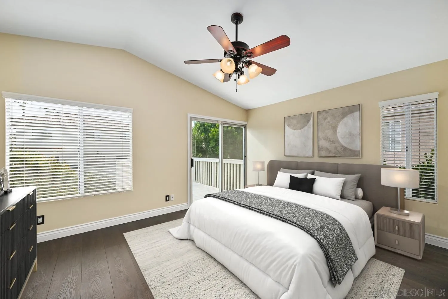 https://cdn.realtyfeed.com/cdn/127/250044295/bde098827dd669901c99b11a9a58dc8e.webp