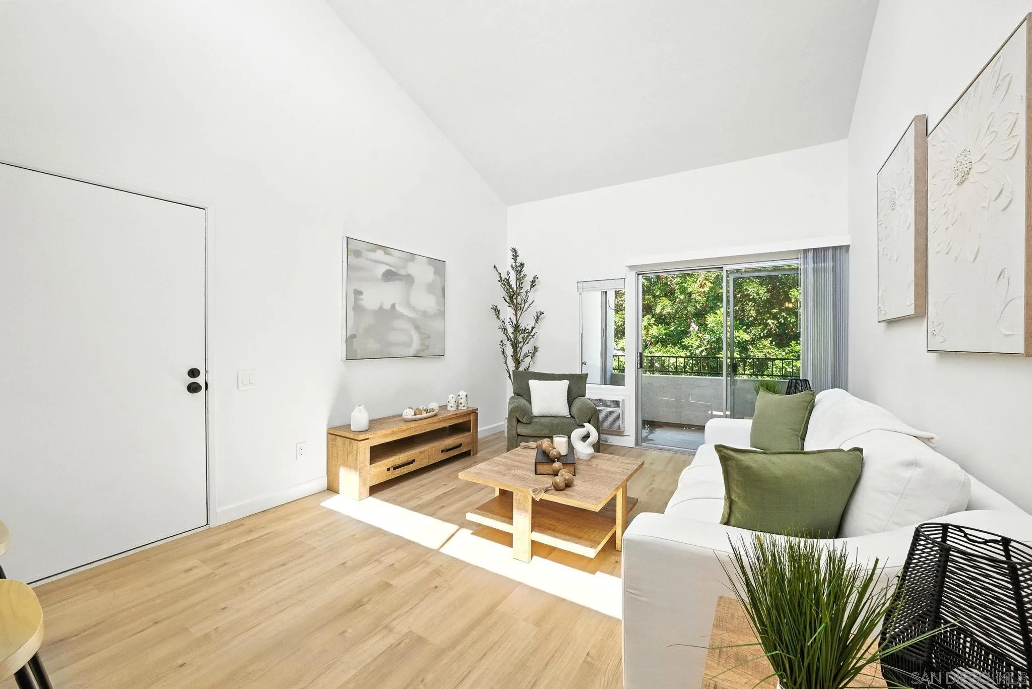 Photo #7: 250044303 Listing: Photo #7