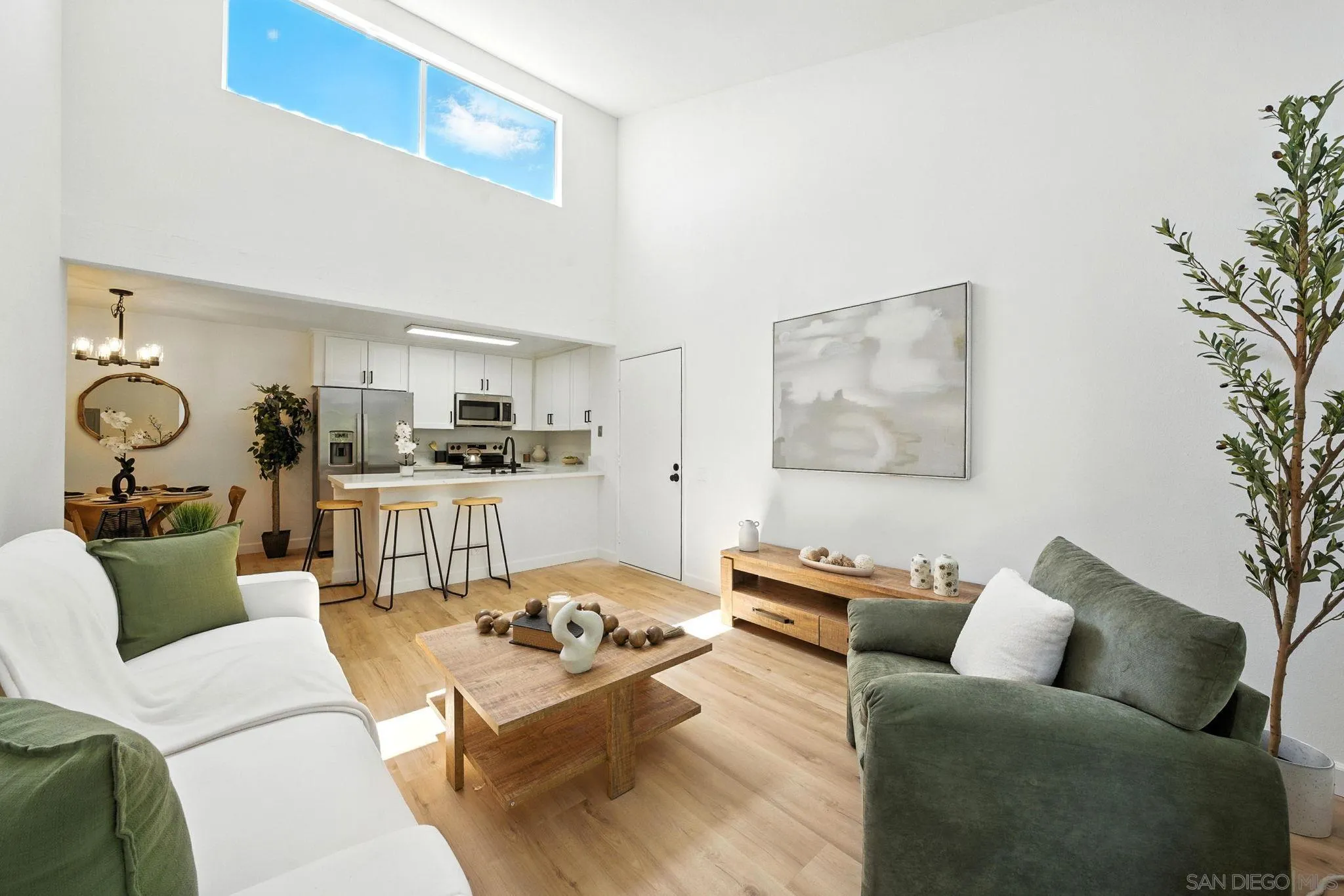 Photo #2: 250044303 Listing: Photo #2