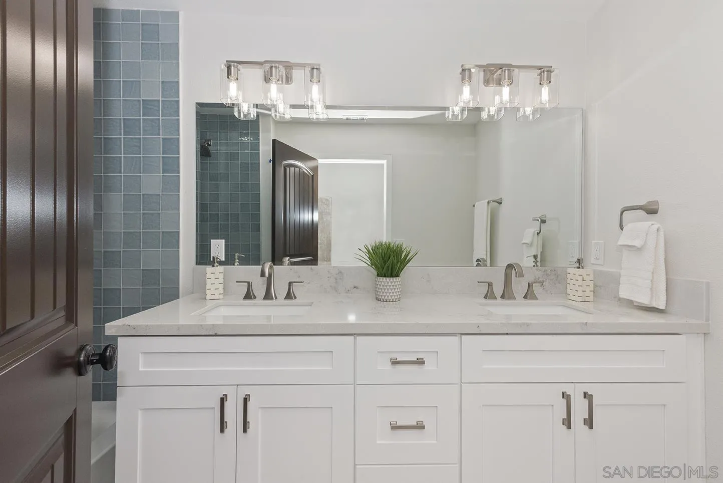 https://cdn.realtyfeed.com/cdn/127/250044305/75dadab071798e592a76a32b00066adb.webp