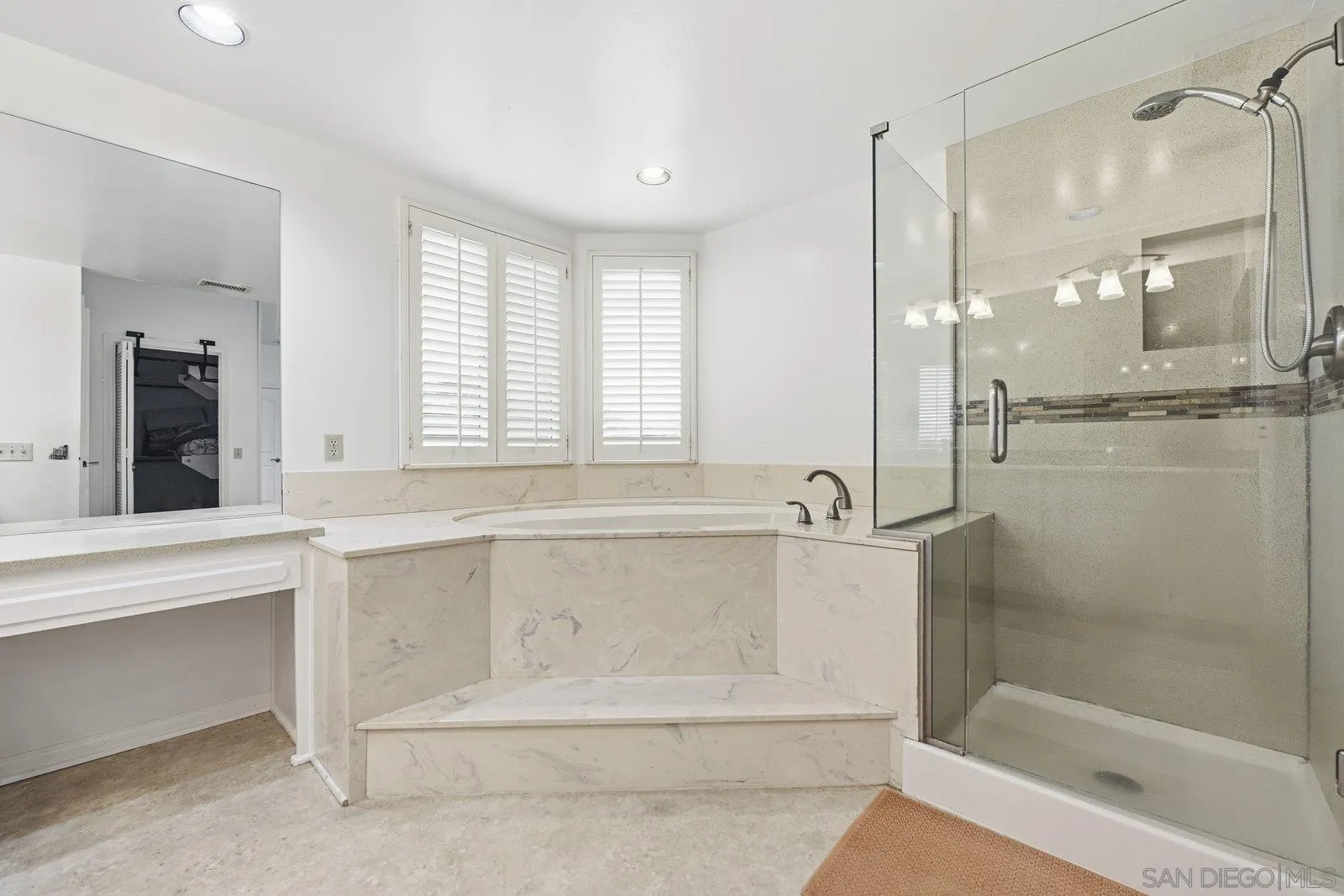 https://cdn.realtyfeed.com/cdn/127/250044308/1428d4621482c554b05dafe2813f0fc6.webp
