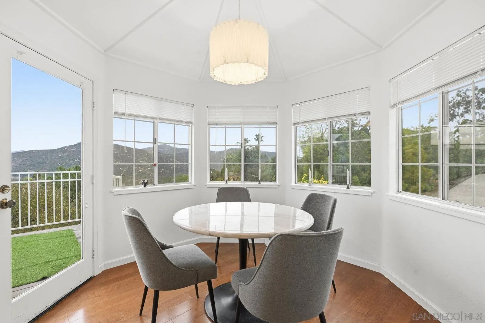 https://cdn.realtyfeed.com/cdn/127/250044308/16bdf0558c036113df22132bc1c15575.webp
