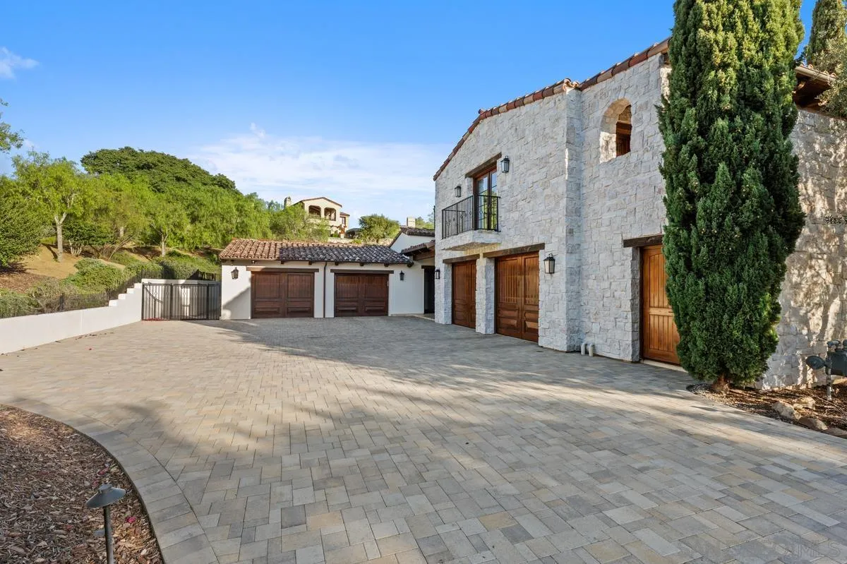 8069 Entrada De Luz E, San Diego, CA, 92127