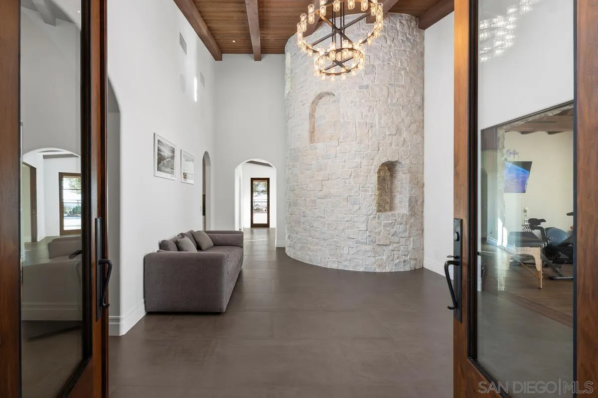 8069 Entrada De Luz E, San Diego, CA, 92127