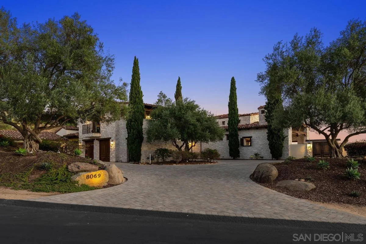 8069 Entrada De Luz E, San Diego, CA, 92127