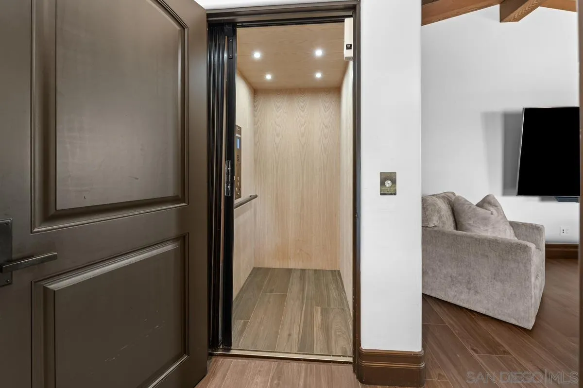 8069 Entrada De Luz E, San Diego, CA, 92127