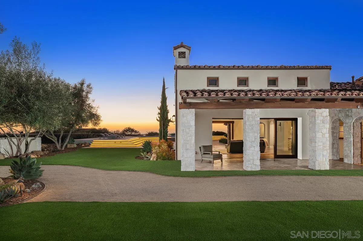 8069 Entrada De Luz E, San Diego, CA, 92127
