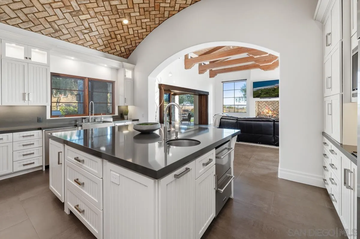 8069 Entrada De Luz E, San Diego, CA, 92127