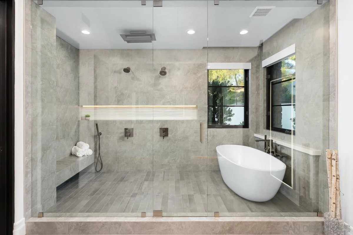 8069 Entrada De Luz E, San Diego, CA, 92127