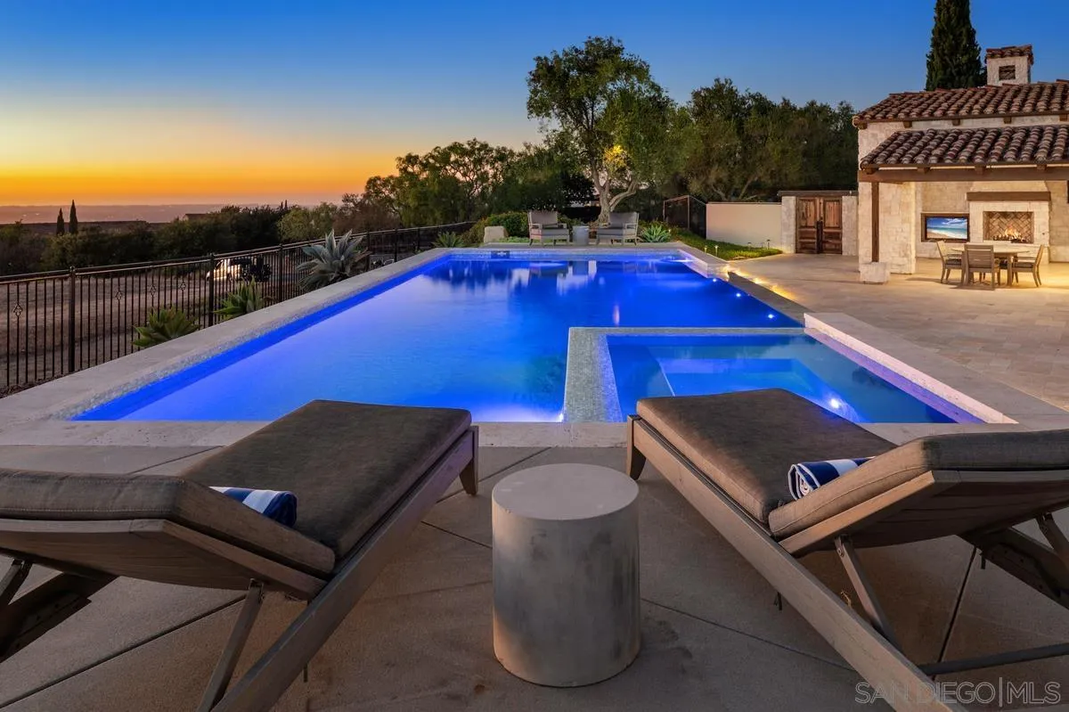 8069 Entrada De Luz E, San Diego, CA, 92127