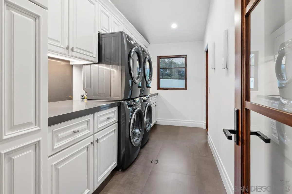8069 Entrada De Luz E, San Diego, CA, 92127
