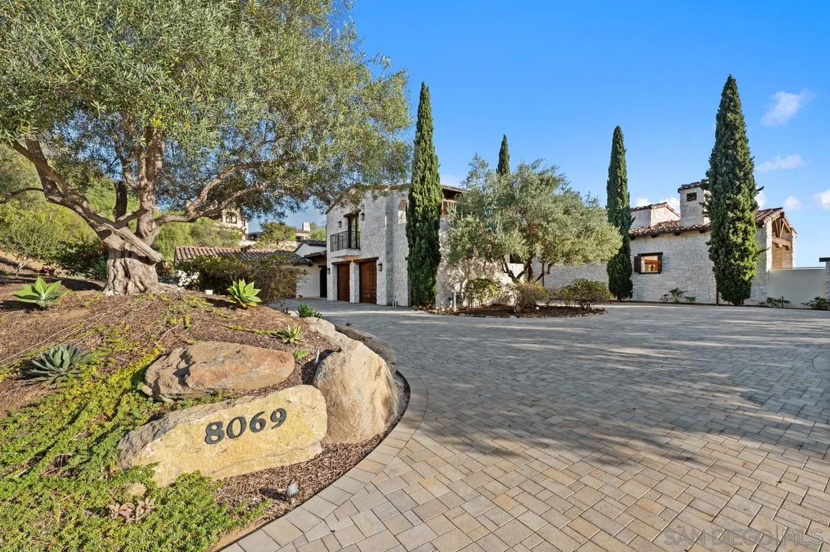 8069 Entrada De Luz E, San Diego, CA, 92127