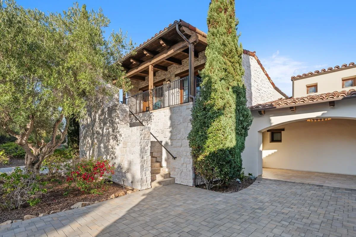 8069 Entrada De Luz E, San Diego, CA, 92127