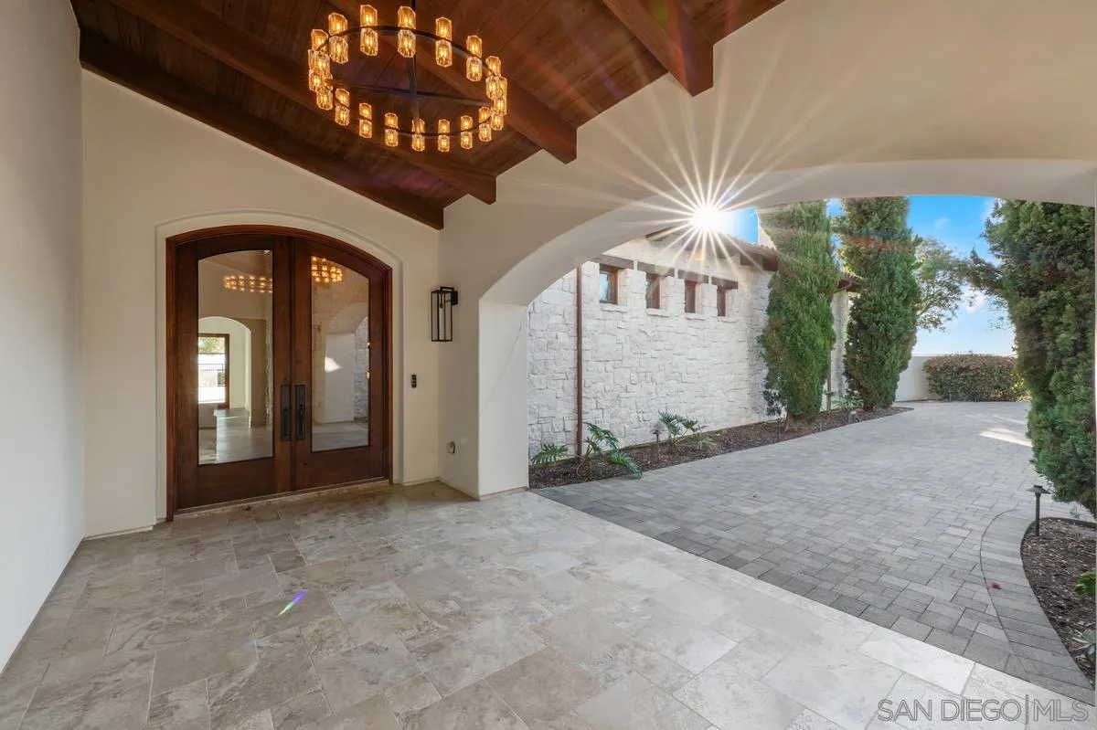 8069 Entrada De Luz E, San Diego, CA, 92127