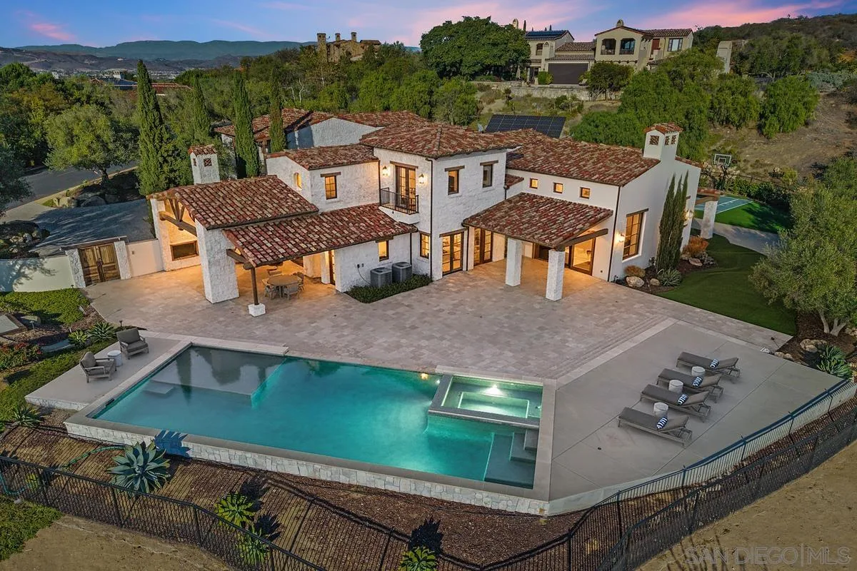 8069 Entrada De Luz E, San Diego, CA, 92127