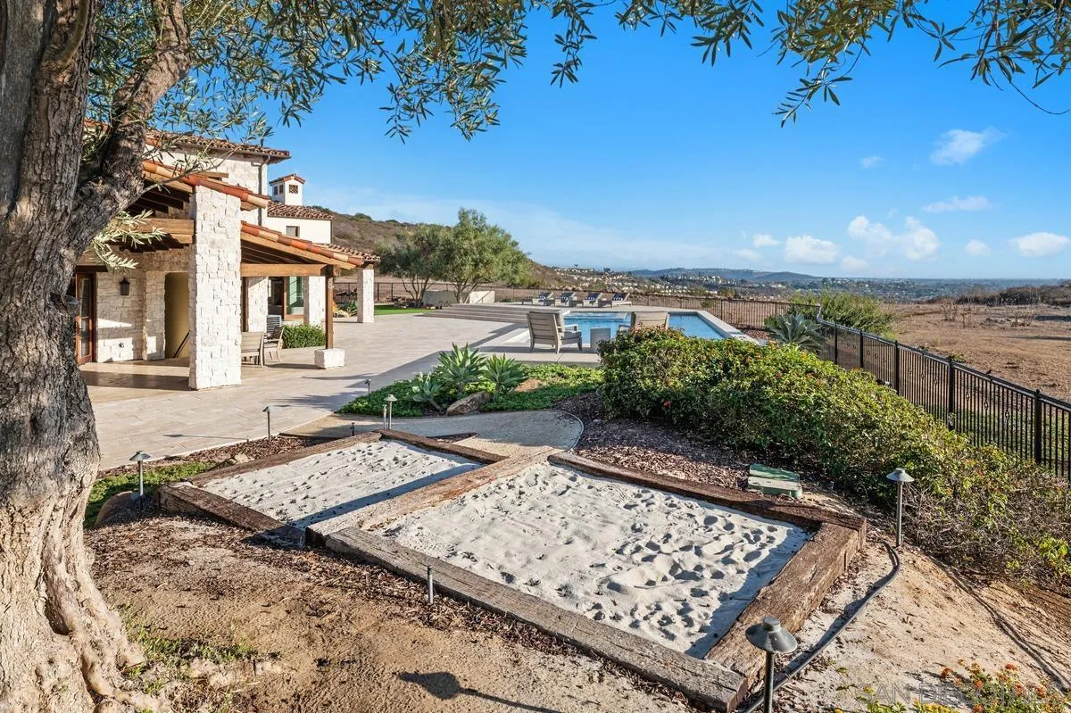 8069 Entrada De Luz E, San Diego, CA, 92127