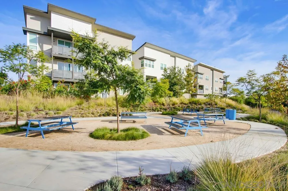 https://cdn.realtyfeed.com/cdn/127/250044317/3aee6bc27099b044d72a6c713794ab39.webp