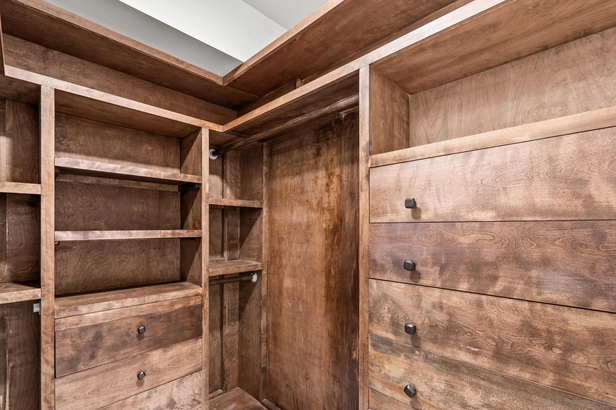 https://cdn.realtyfeed.com/cdn/127/250044344/2486242c234e338c00699499a8d2c87a.webp